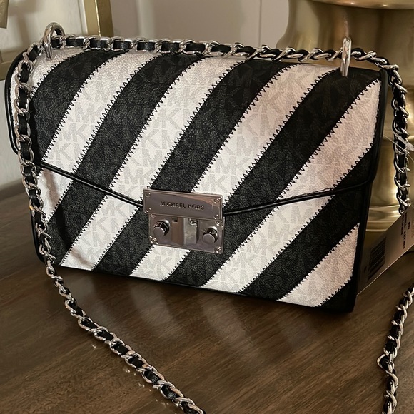 Michael Kors Medium Flap Shoulder Bag - Picture 3 of 14